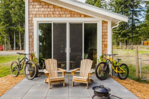 Tiny house & Sauna on Lakefront Farm Oasis